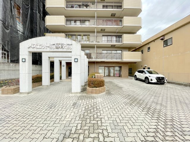 メヌエット前原駅前のエントランス