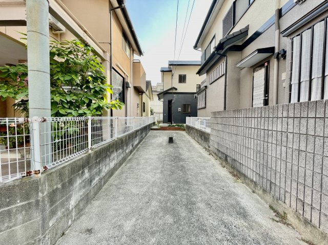 西区横浜1丁目戸建の駐車場