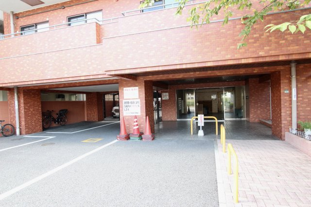 エバーライフ香椎第2のエントランス