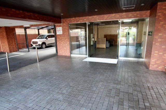 エバーライフ香椎第2のエントランス