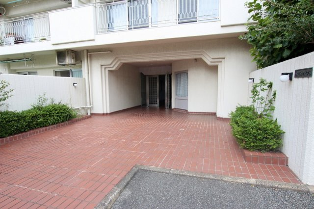 サンビューハイツ原のエントランス