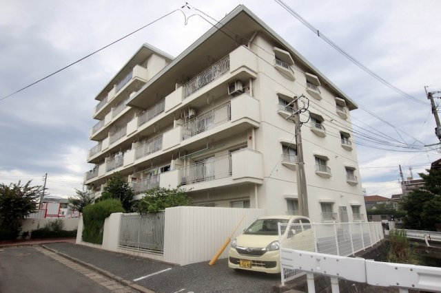 サンビューハイツ原の外観|大通りより１本入っており、静かな物件です。セブンイレブンが近いので、便利です！