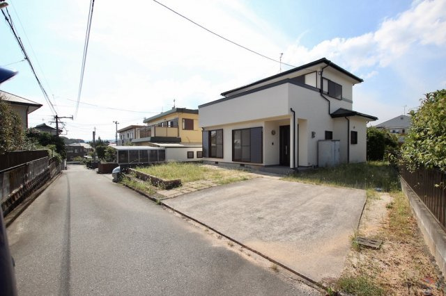 小郡市三沢戸建の前面道路含む現地写真