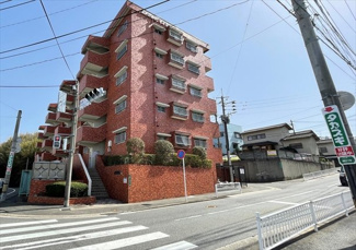 【外観】 | 昭和59年築のフルリフォーム済みマンション。
築年数の長さを感じさせないほど、室内はキレイでオシャレな作り♪