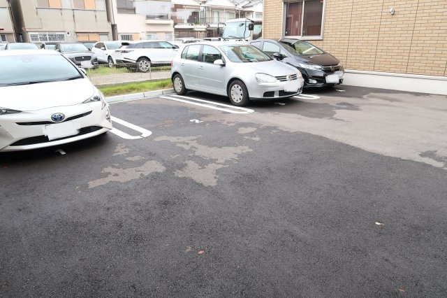 ＪＥＷＥＬ　ＰＯＲＴの駐車場|敷地内駐車場