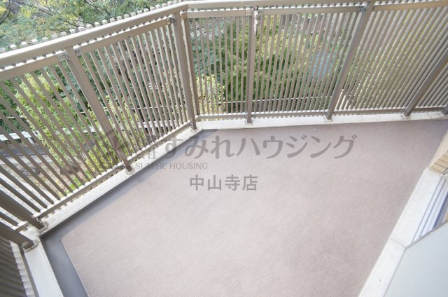 タカマツレジデンス宝塚山本のバルコニー|参考、同建物・同間取りの号室