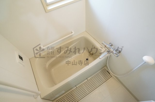 タカマツレジデンス宝塚山本の寝室|参考、同建物・同間取りの号室
