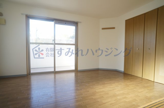 タカマツレジデンス宝塚山本の洋室|参考、同建物・同間取りの号室