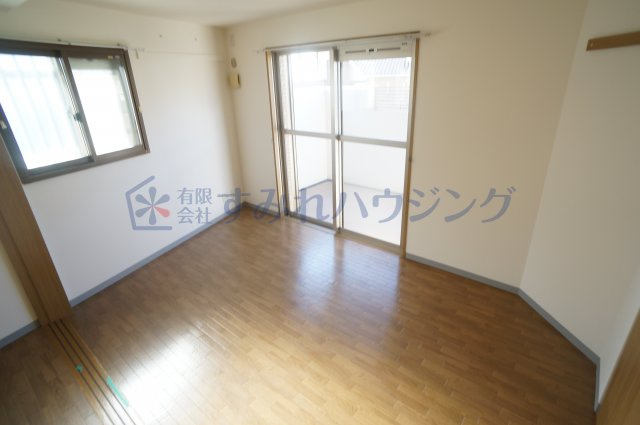 タカマツレジデンス宝塚山本の居間・リビング|参考、同建物・同間取りの号室