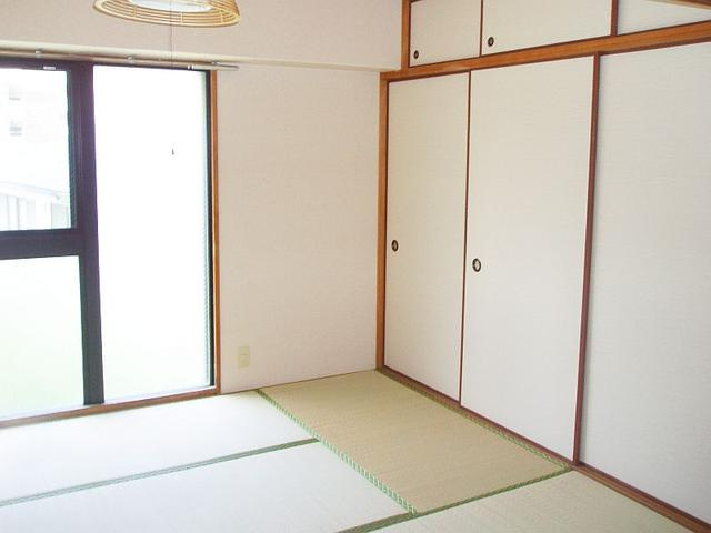 【和室】 | リバーコート | 畳の上でゆっくりとくつろげる和室です