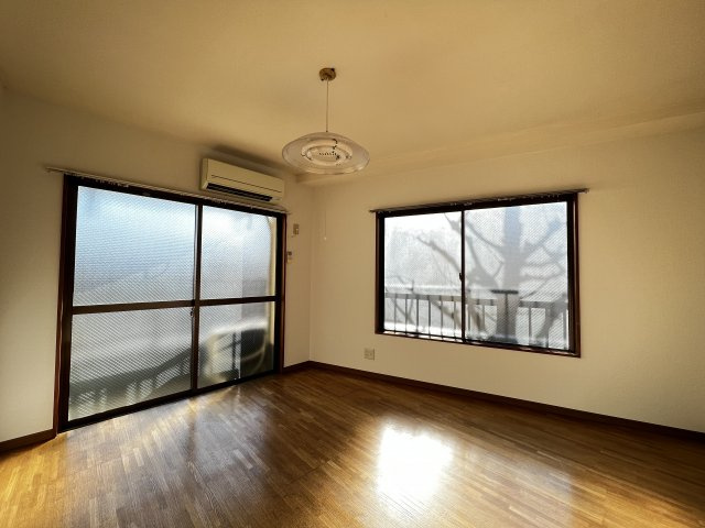 バーバーアダチの洋室