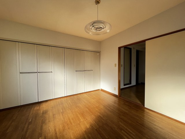 バーバーアダチの洋室