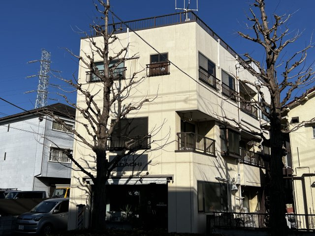 バーバーアダチの外観