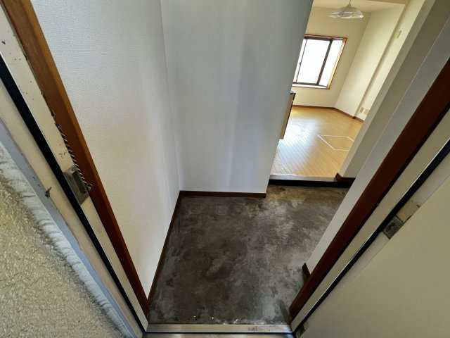 バーバーアダチの玄関