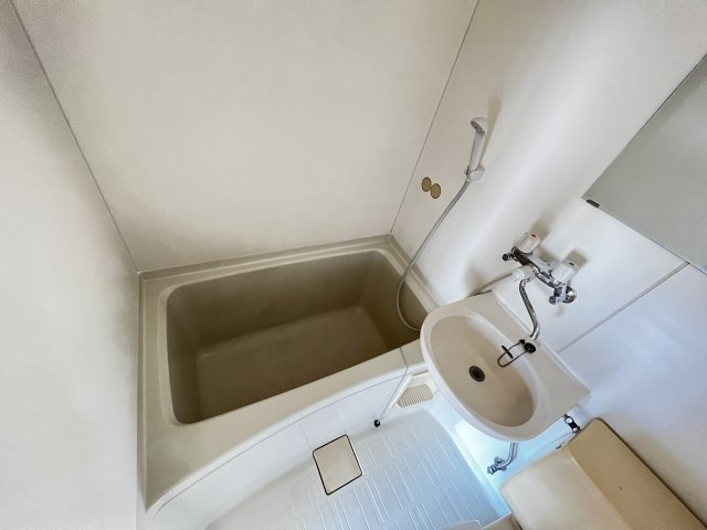 バーバーアダチの浴室