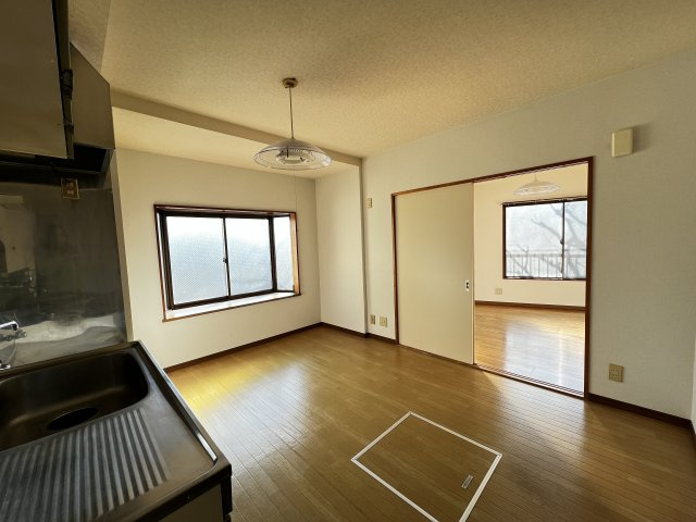 バーバーアダチの居間・リビング