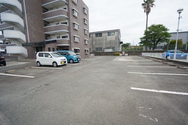 グリーンヒルズ東山Iの駐車場
