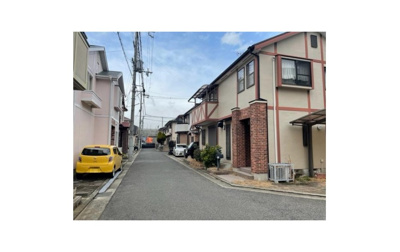 【前面道路含む現地写真】 | 和泉市富秋町1丁目　戸建 | 前面道路含む現地写真です
