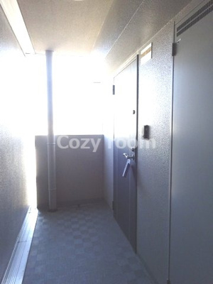 【玄関】 | E-GATE | 玄関前です。