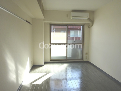 【居間・リビング】 | E-GATE | 使いやすいリビングは、洋室7.6帖と広いです