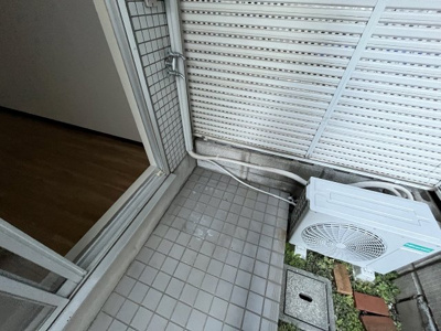 【バルコニー】 | シャトル２ | 洗濯機置場です