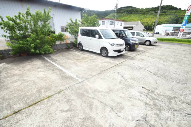 【駐車場】 | 車をお持ちの方に嬉しい駐車場付きの物件です