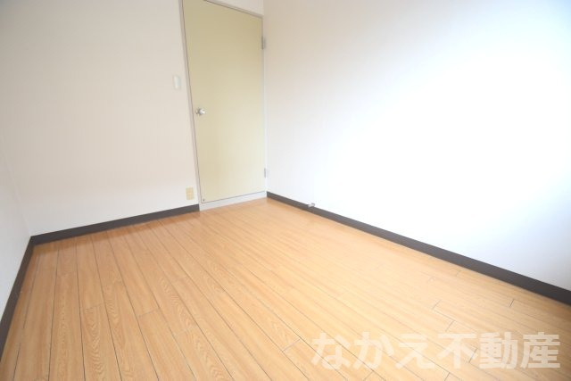 【寝室】 | 落ち着いた色調の寝室です