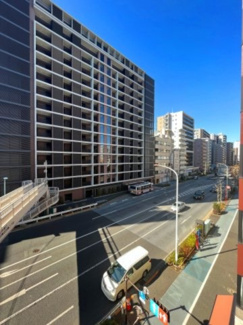 【展望】 | 【 View 】
木の暖かさをより感じさせてくれる太陽の光、一日の始まりを心地よく演出してくれます。窓から入る気持ちのいい風で、活力がみなぎることでしょう。