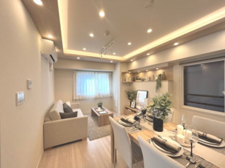 【外観】 | 【 Living　room 】
木の暖かさを感じられ、団欒とした生活を送ることができるリビングルーム。気持ちのいい日の光の下、ゆっくりとしたくつろげる時間を楽しみませんか？