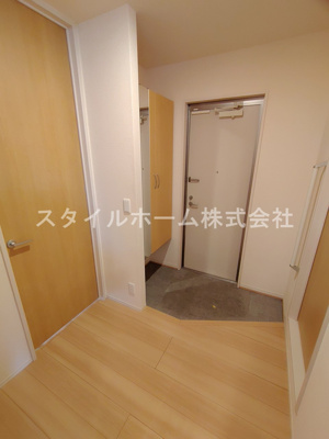 【玄関】 | ヴァイオレット | 別部屋写真です。