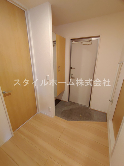 【玄関】 | ヴァイオレット | 別部屋写真です。