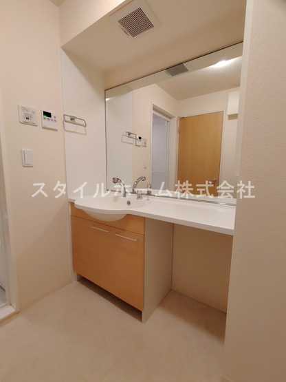【独立洗面台】 | ヴァイオレット | 別部屋写真です。