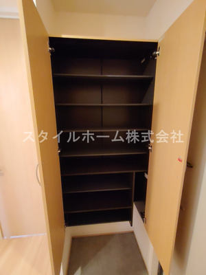 【玄関】 | ヴァイオレット | 別部屋写真です。