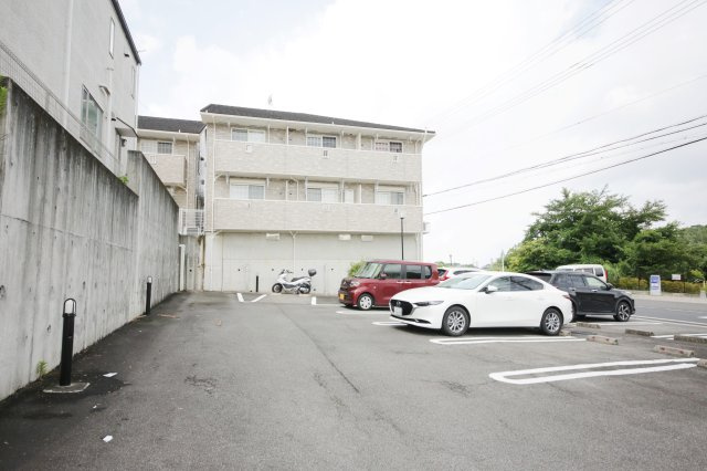 ファミールSⅠの駐車場