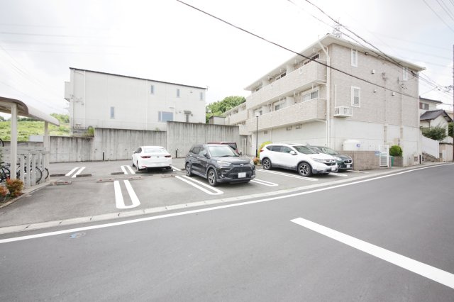 ファミールSⅠの駐車場