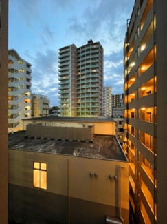 【展望】 | 【 View 】
木の暖かさをより感じさせてくれる光、日々の生活を心地よく演出してくれます。窓から入る気持ちのいい風で、活力がみなぎることでしょう。