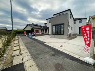 【前面道路含む現地写真】 | 愛知郡東郷町諸輪1期1号棟　＜仲介手数料無料＞諸輪小・諸輪中　新築一戸建て | 撮影
社長の村田です！
自らプレイヤーとして営業しています
長年の経験と実績から皆様により良いマイホーム購入のご提案をいたします。
住宅ローンの不安や購入後の不安等何でもご相談ください。