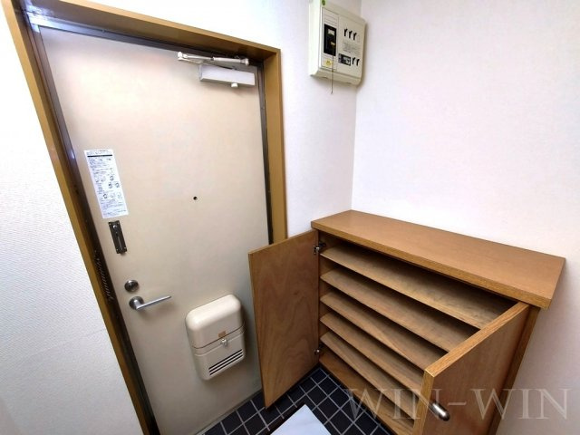 サンヒルズ鷹丘 Cの玄関