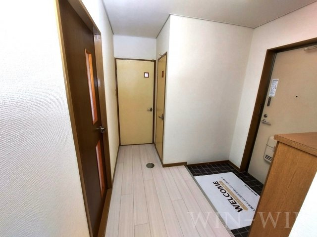 サンヒルズ鷹丘 Cの玄関