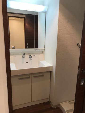 ピアッツァレント奈良医大前の洗面所|独立した洗面化粧台　洗濯機置場あり