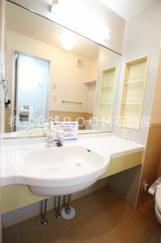 ヴィラ・モナリエール の独立洗面台|朝の身支度には欠かせない独立洗面化粧台