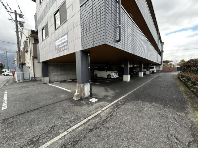 コーポ・ベルヴューの駐車場