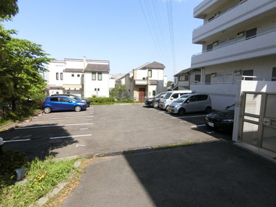 敷地内駐車場有り（空要確認）