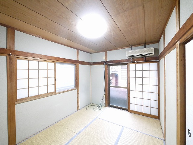 三条栄町堂後邸貸家の和室|和室ならではの温かな和の空間で寛ぎの時間を過ごせます