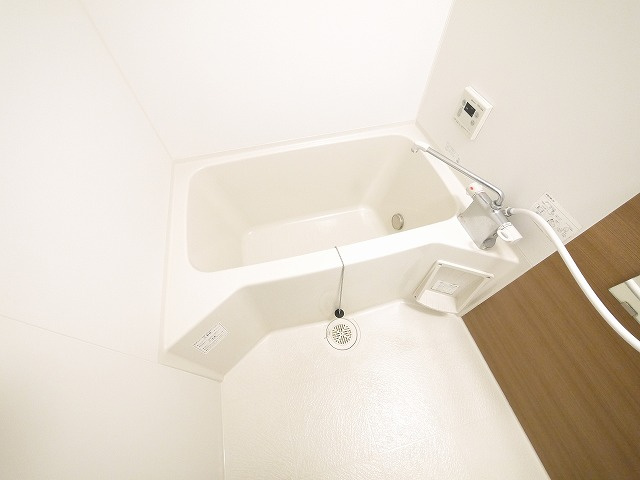 三条栄町堂後邸貸家の浴室|ゆったり過ごせるお風呂です