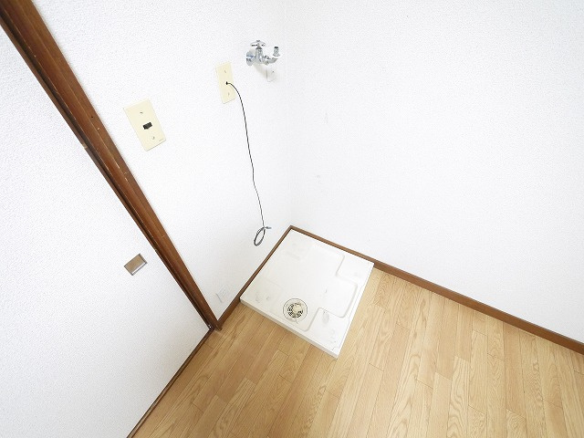 三条栄町堂後邸貸家の設備|嬉しい室内洗濯機置き場がございます。