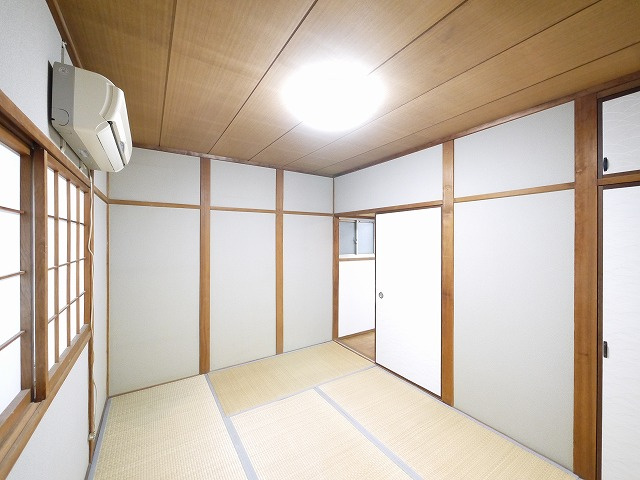 三条栄町堂後邸貸家の和室|明るい和室です