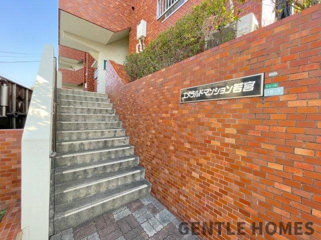 エメラルドマンション若宮のエントランス