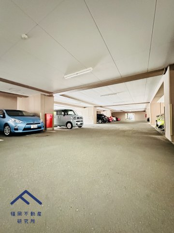 ダイナコート香椎の駐車場