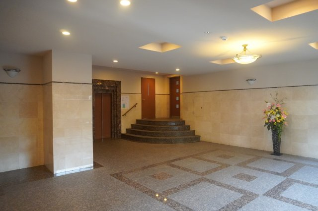 仲介手数料0！！アーデン上社のエントランス